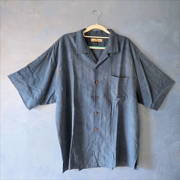 Tommy Bahama 100% silk camp shirt with short sleeves -  EUC - Picture 1 of 3